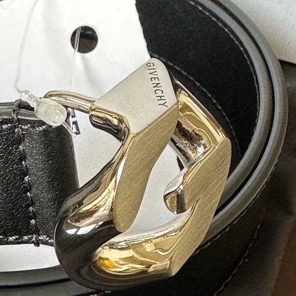 ✨ Givenchy G-Chain Buckle Belt – Made in Italy – With Box – Perfect Gift ✨ - Picture 9 of 11
